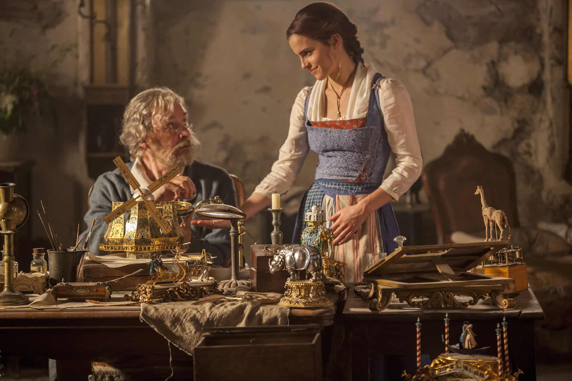 Bella y su padre en La Bella y La Bestia film de 2017