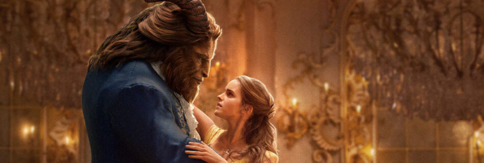 La Bella y La Bestia se miran durante el film de 2017